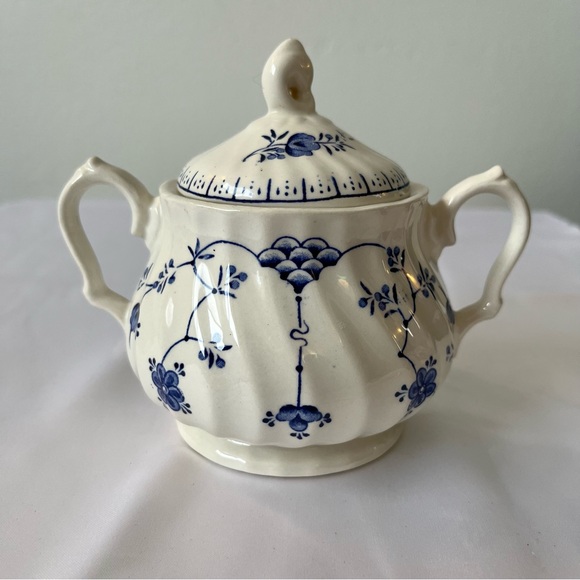 Finlandia • Sugar Bowl with Lid - Picture 3 of 5